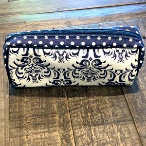 Essential Oil Bag-holds up to 10 oils. 5 or 15 ml size. Navy/white. NWT